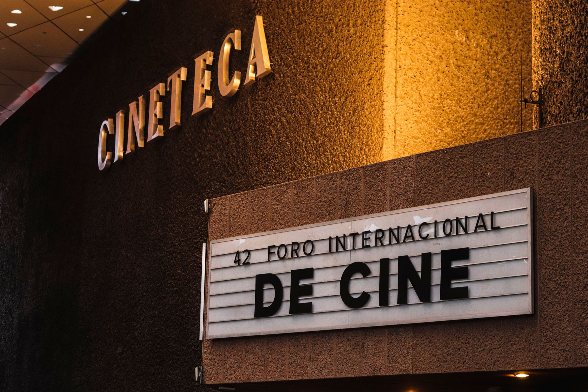 Pourquoi le festival 'Un pays Un film' à Issoire est incontournable
