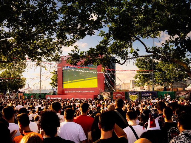 Ciné-Jardins transforme les jardins parisiens en cinémas écologiques dès juin 2026